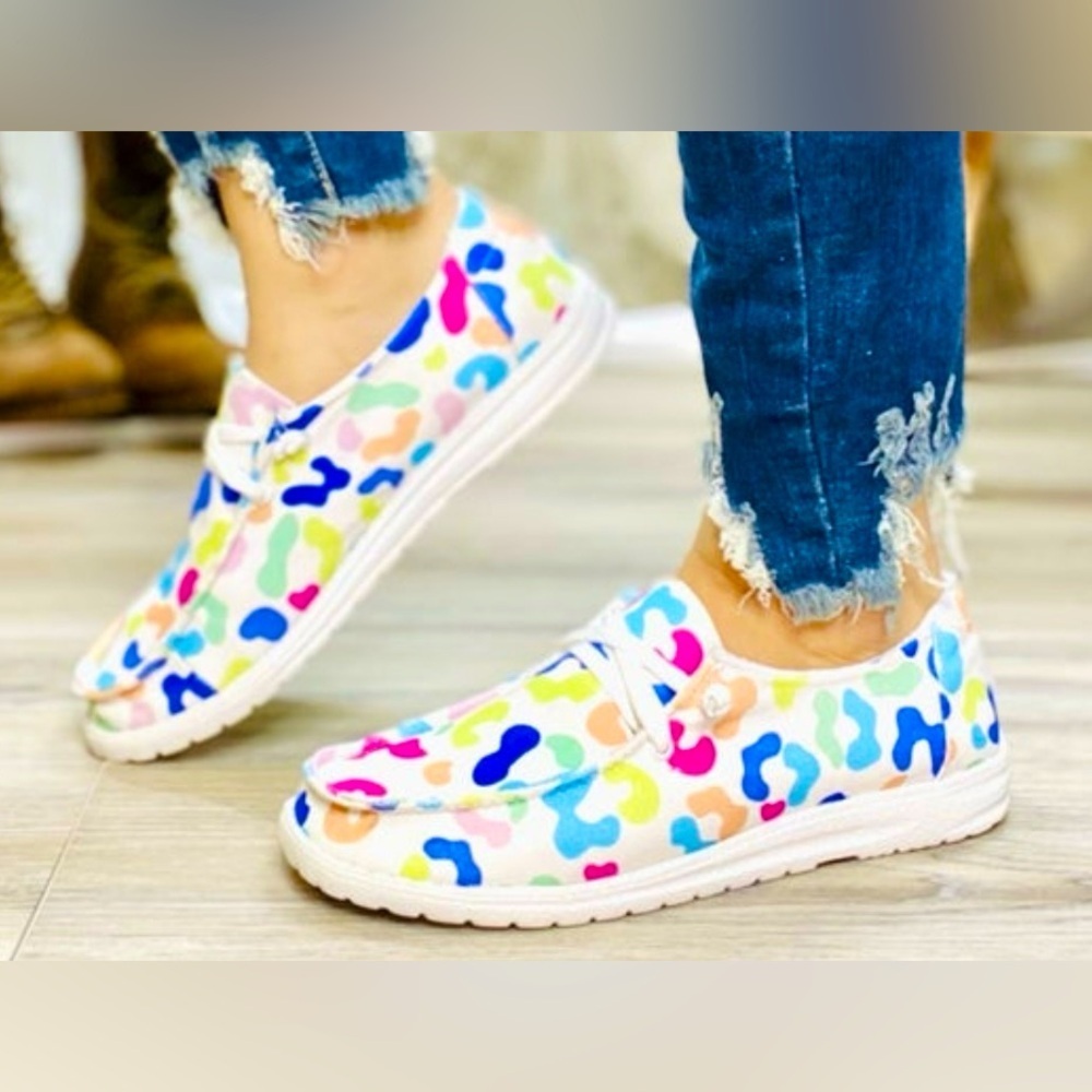 BRAND NEW GORGEOUS Gypsy Jazz White/Rainbow Leopard Boat Shoes